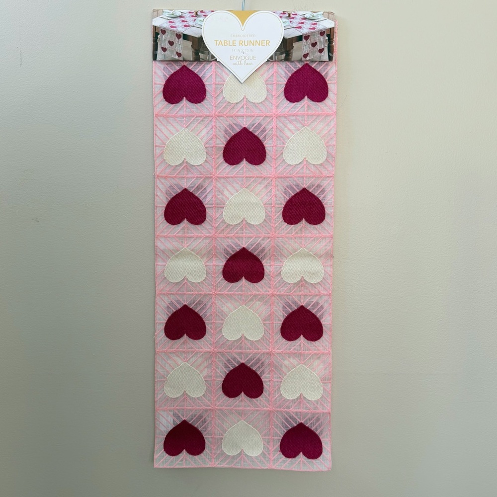 Envogue Pink and Cream Heart Table Runner